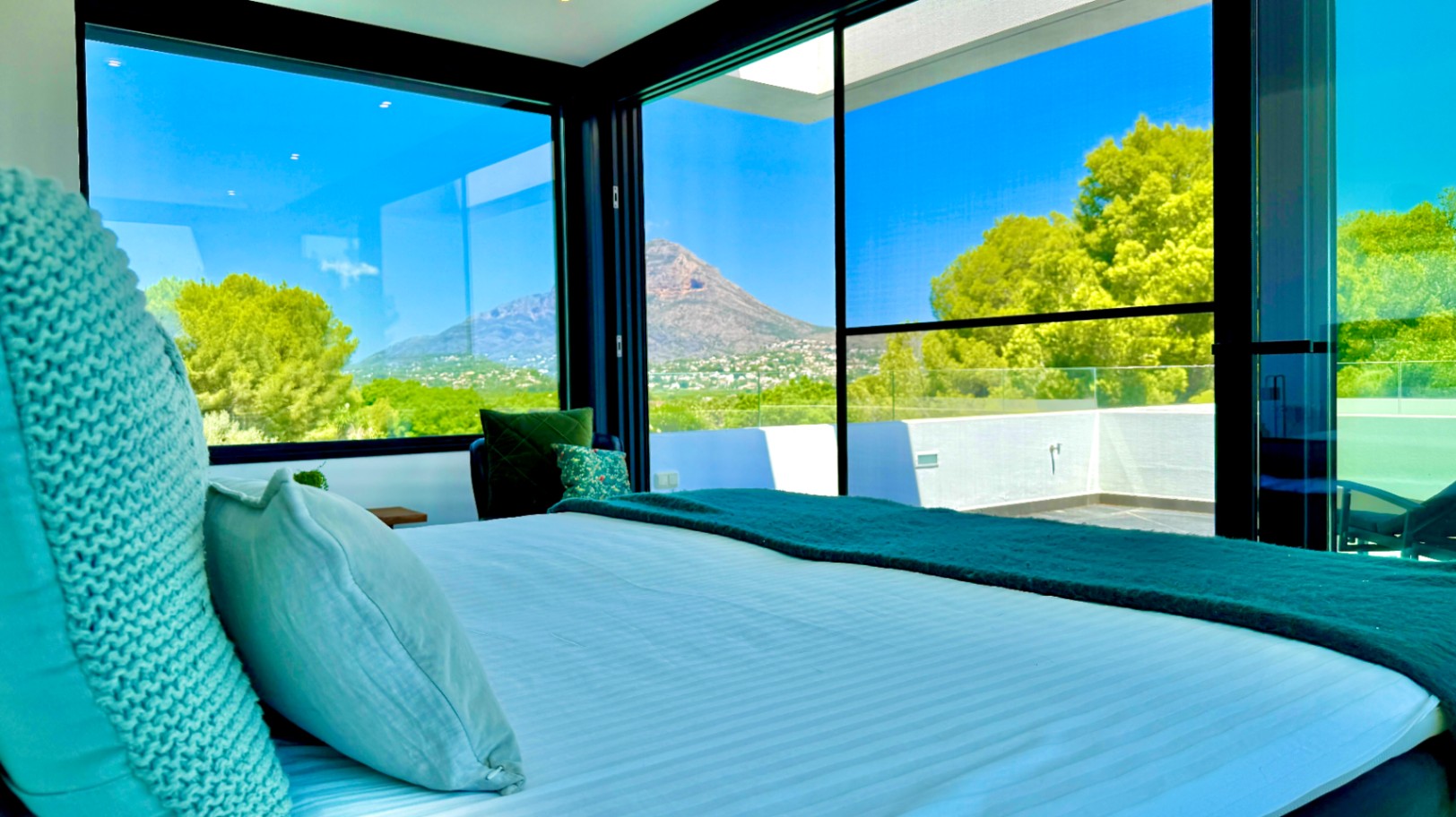 Luxuriöse Villa zum Verkauf in Puerta Fenicia mit atemberaubendem Blick auf den Montgo.