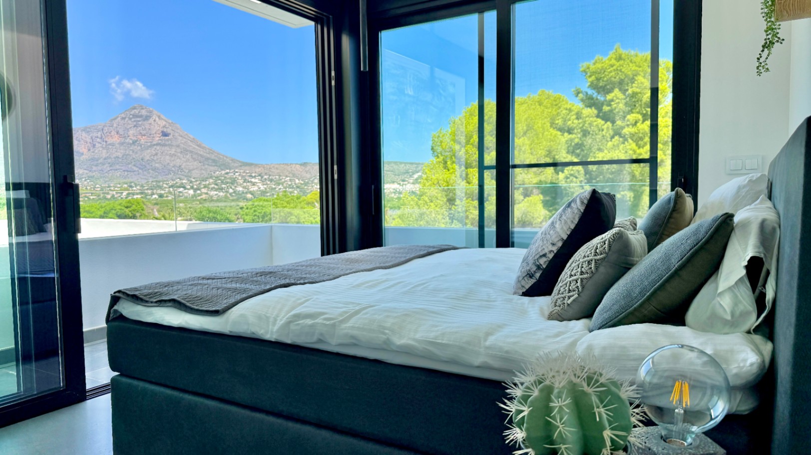 Luxuriöse Villa zum Verkauf in Puerta Fenicia mit atemberaubendem Blick auf den Montgo.