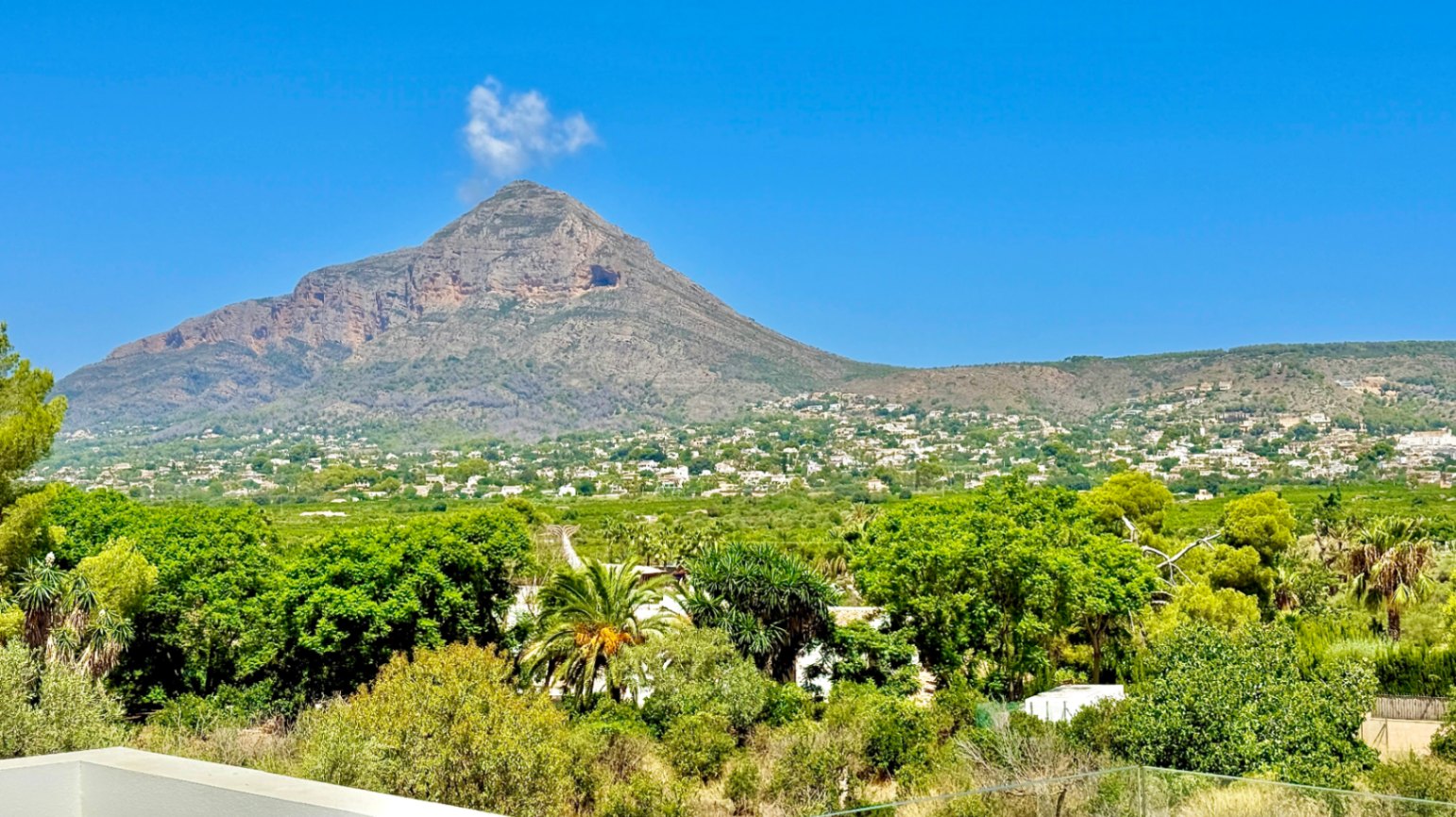 Luxuriöse Villa zum Verkauf in Puerta Fenicia mit atemberaubendem Blick auf den Montgo.