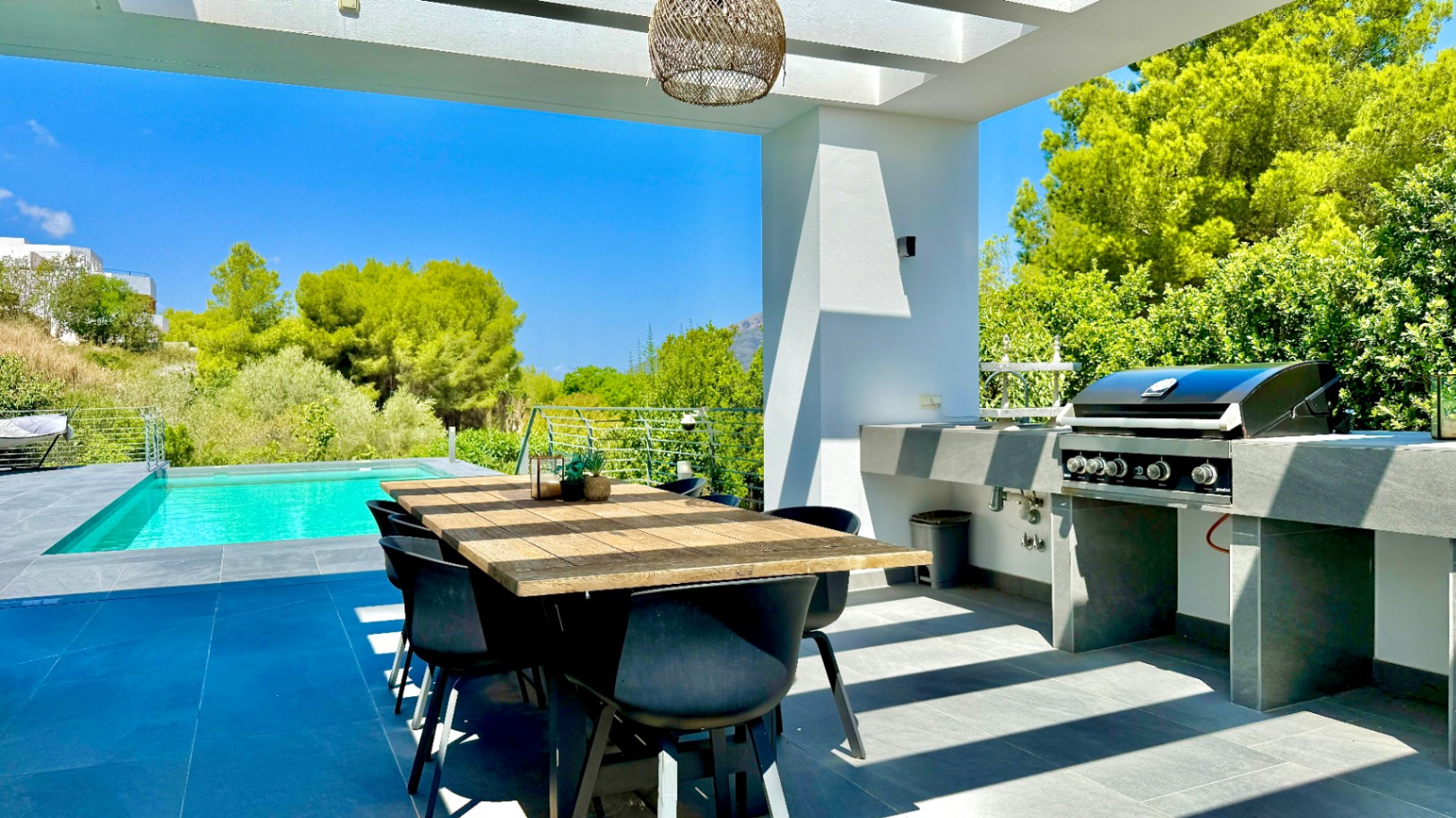 Luxuriöse Villa zum Verkauf in Puerta Fenicia mit atemberaubendem Blick auf den Montgo.