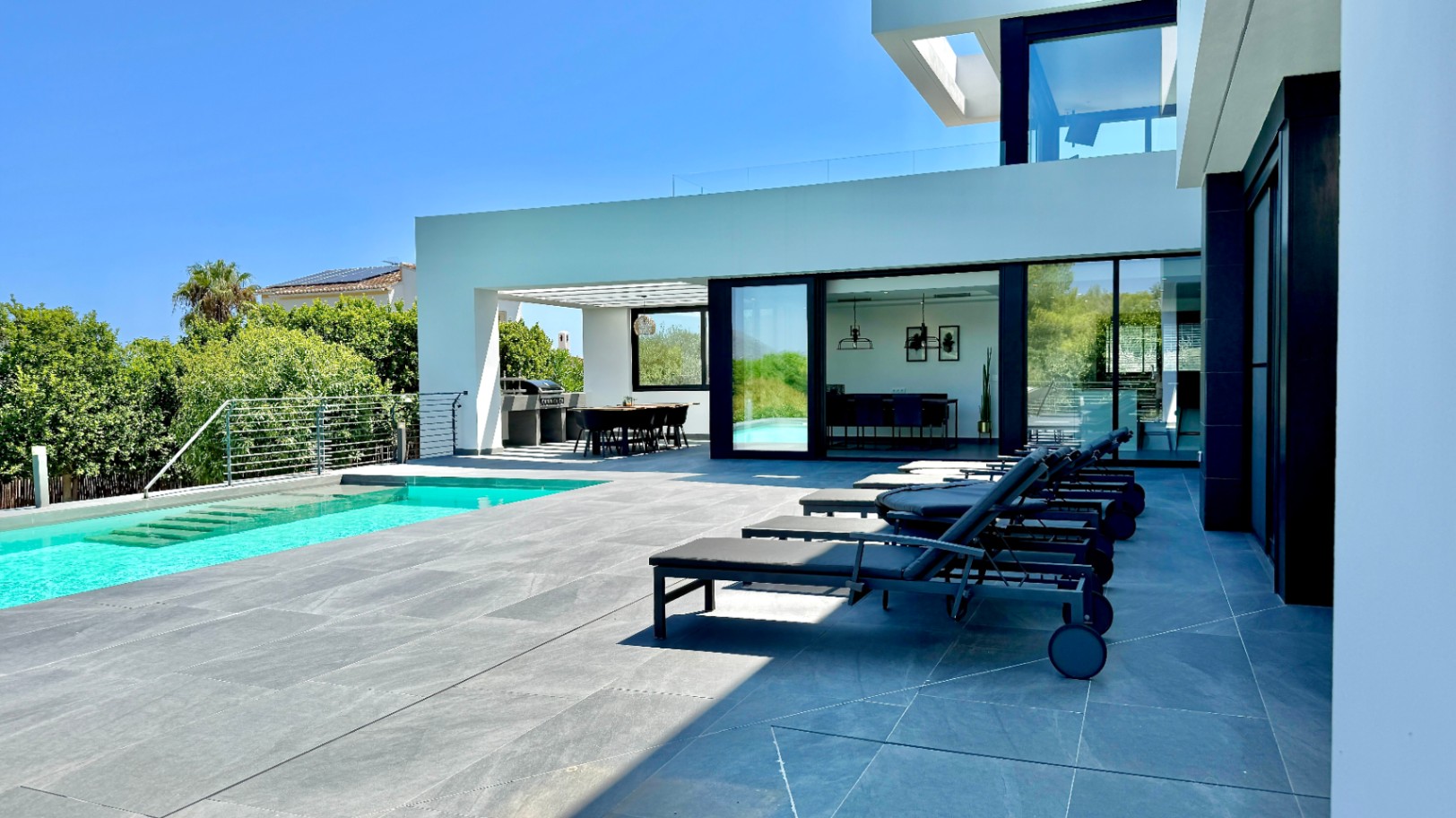 Luxuriöse Villa zum Verkauf in Puerta Fenicia mit atemberaubendem Blick auf den Montgo.