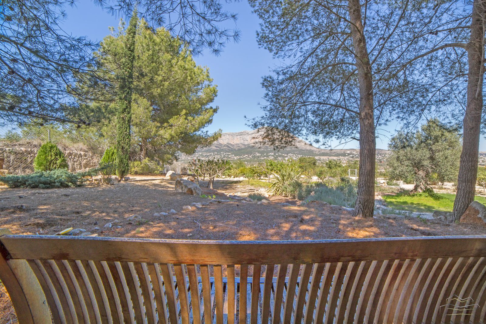 Finca de campo con vistas panorámicas en venta en Jávea.