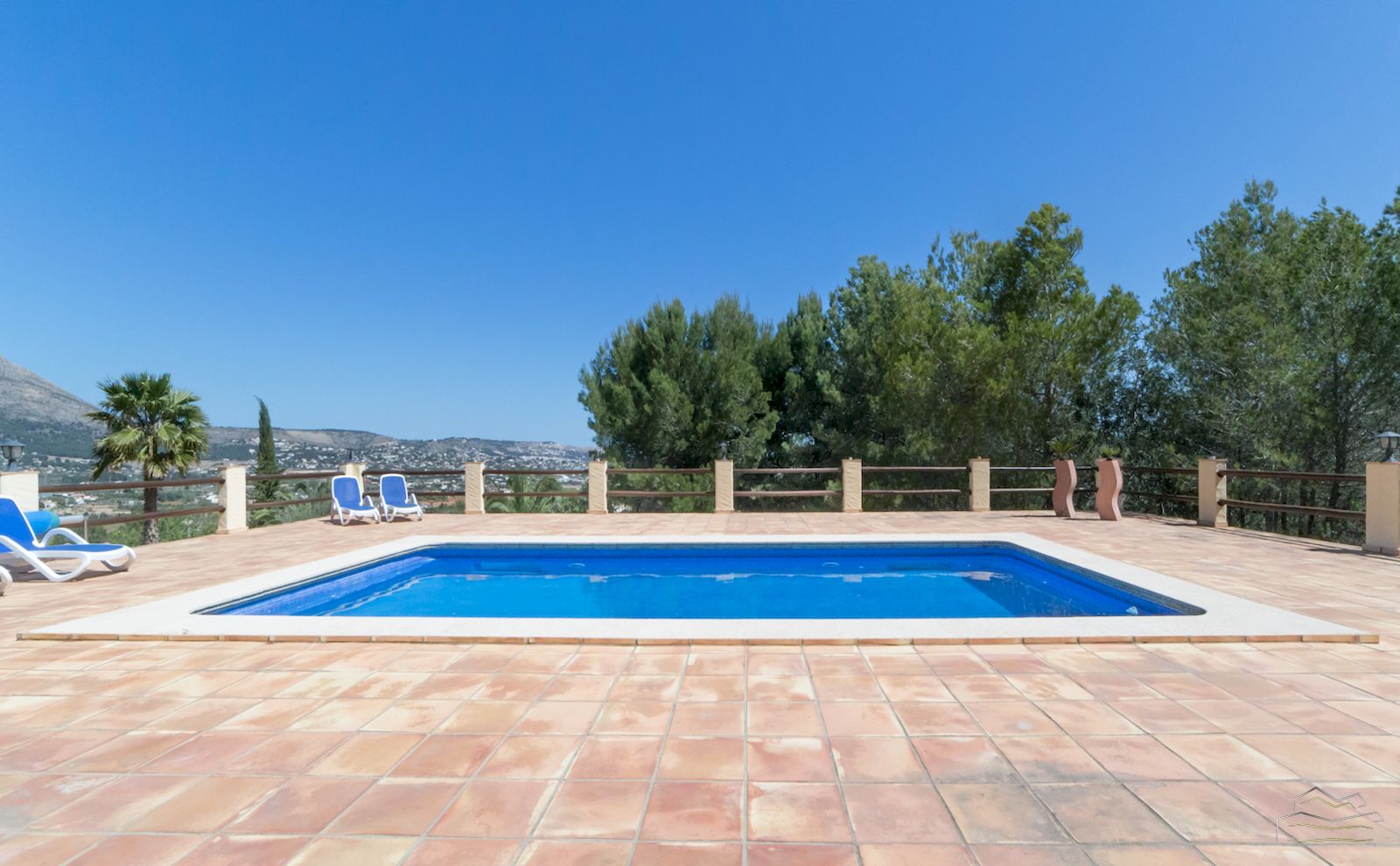 Finca de campo con vistas panorámicas en venta en Jávea.