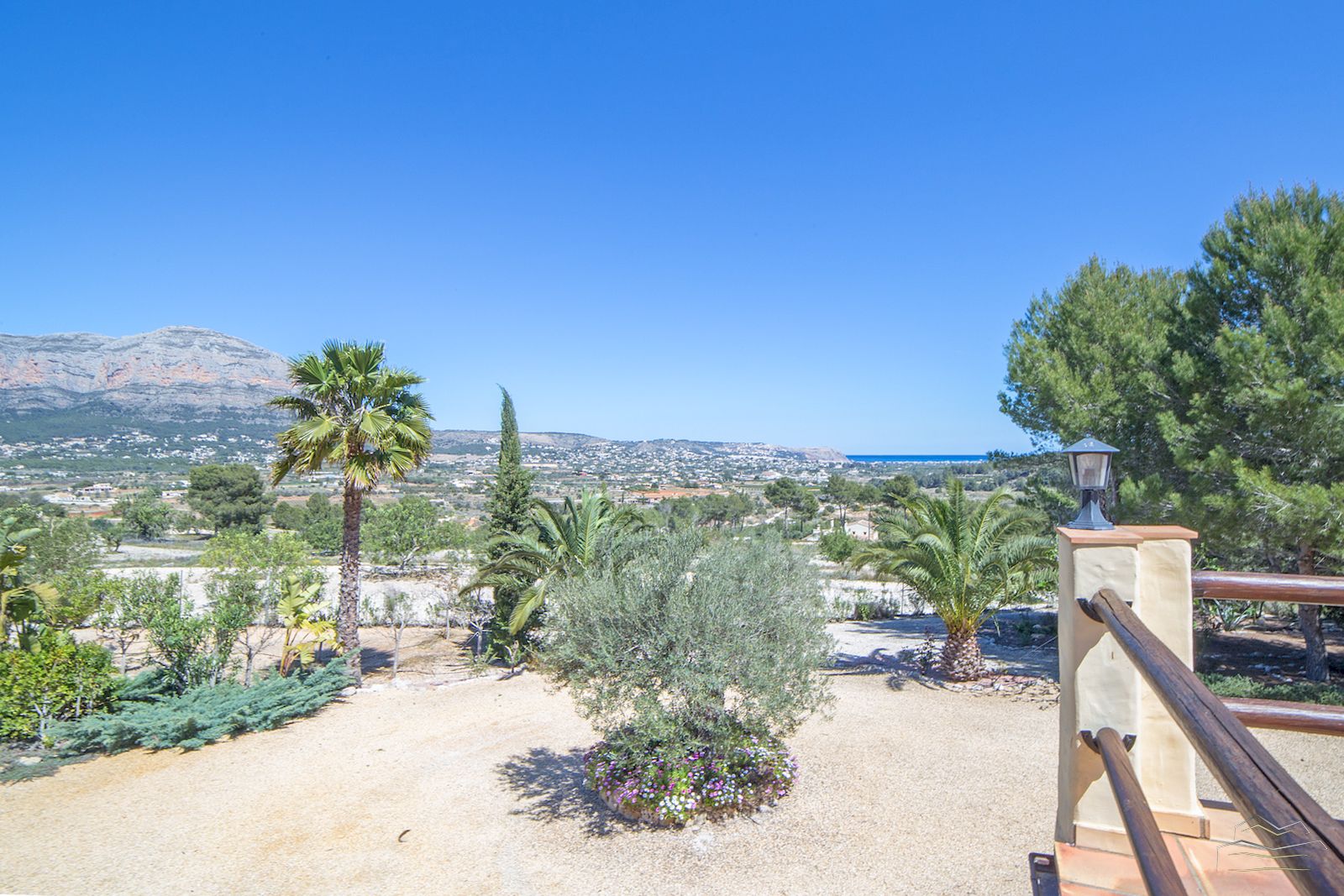 Finca de campo con vistas panorámicas en venta en Jávea.