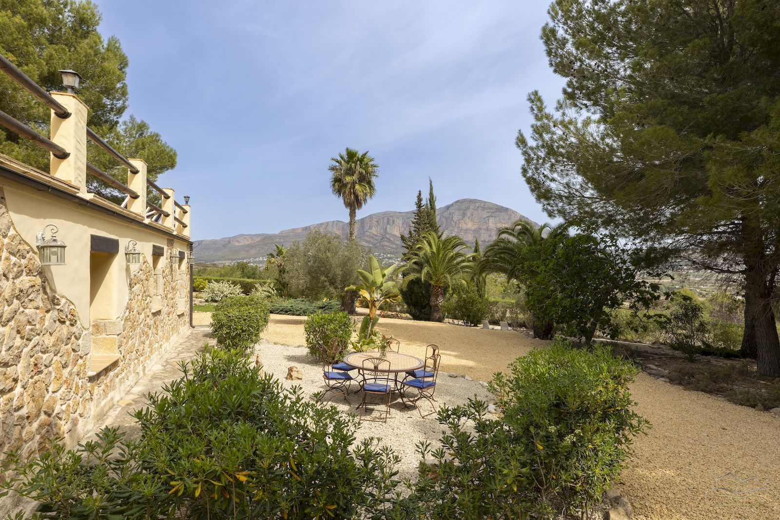 Finca de campo con vistas panorámicas en venta en Jávea.