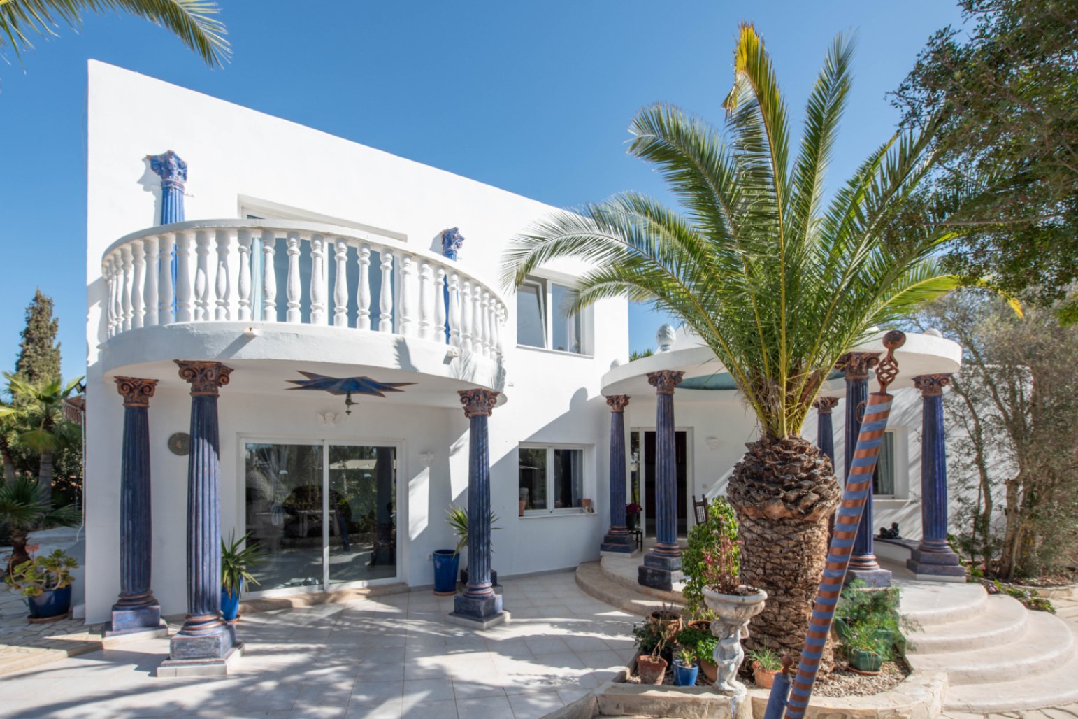 Luxusvilla in Ibiza mit 6 Schlafzimmern und modernem Pool