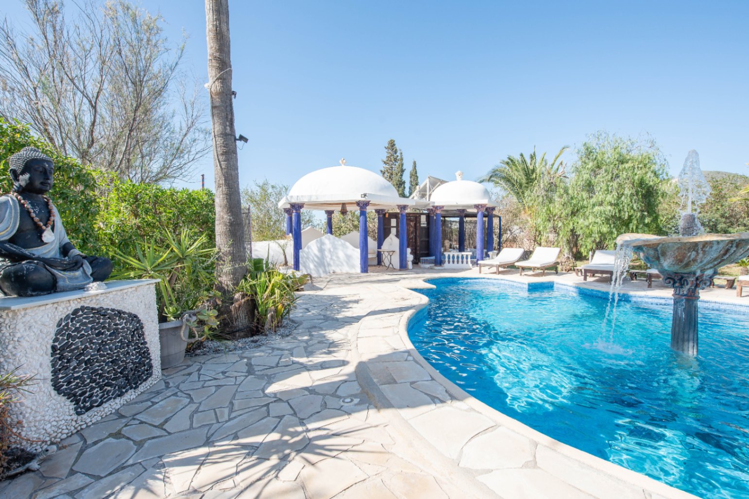 Luxusvilla in Ibiza mit 6 Schlafzimmern und modernem Pool