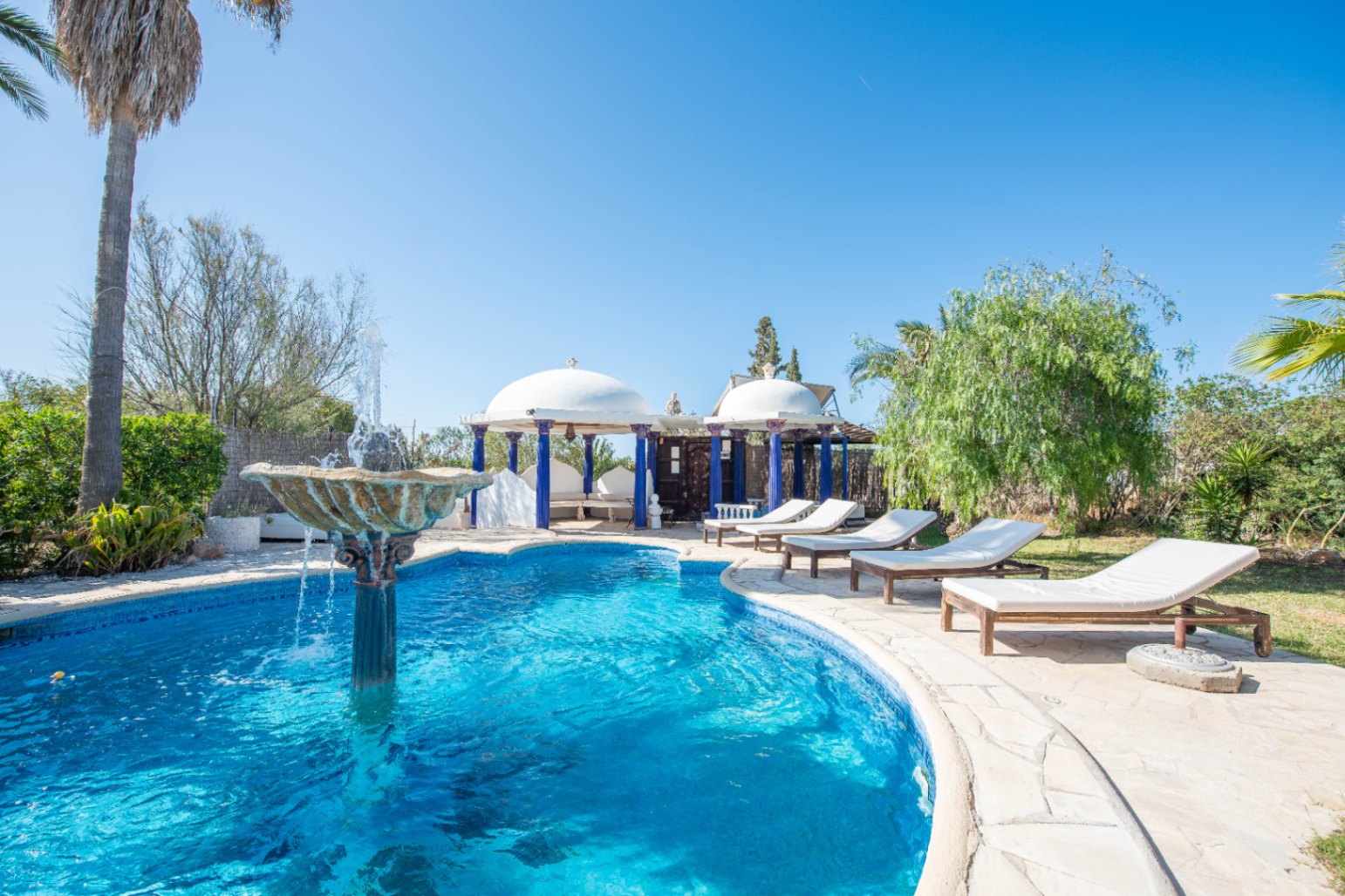 Luxusvilla in Ibiza mit 6 Schlafzimmern und modernem Pool