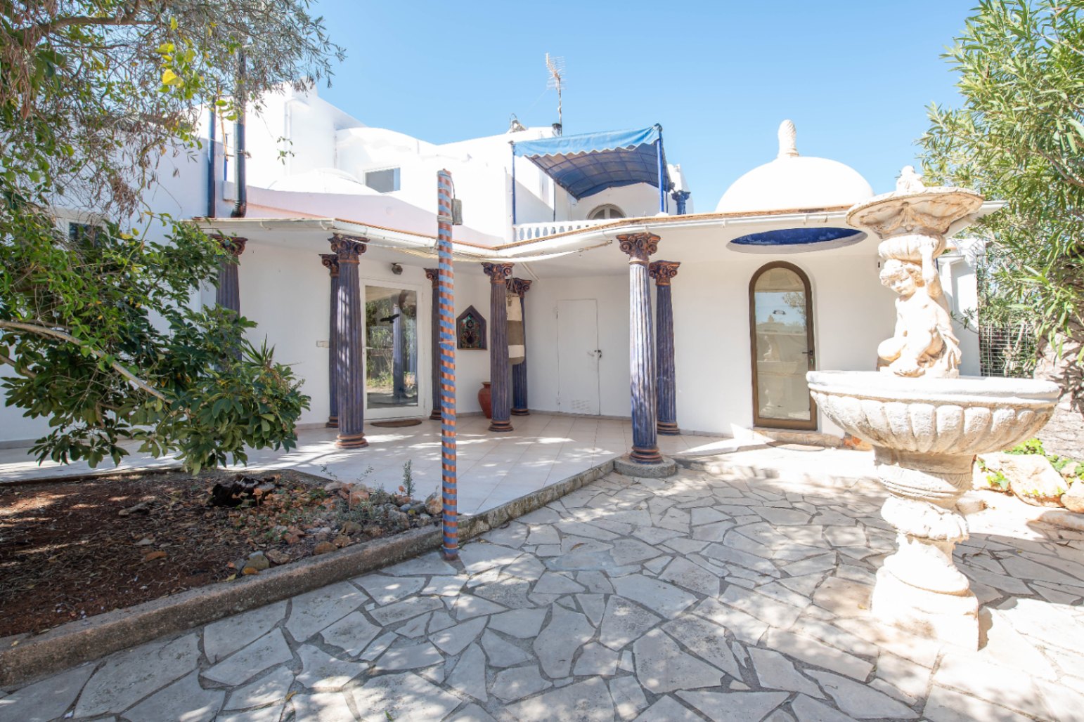 Luxusvilla in Ibiza mit 6 Schlafzimmern und modernem Pool