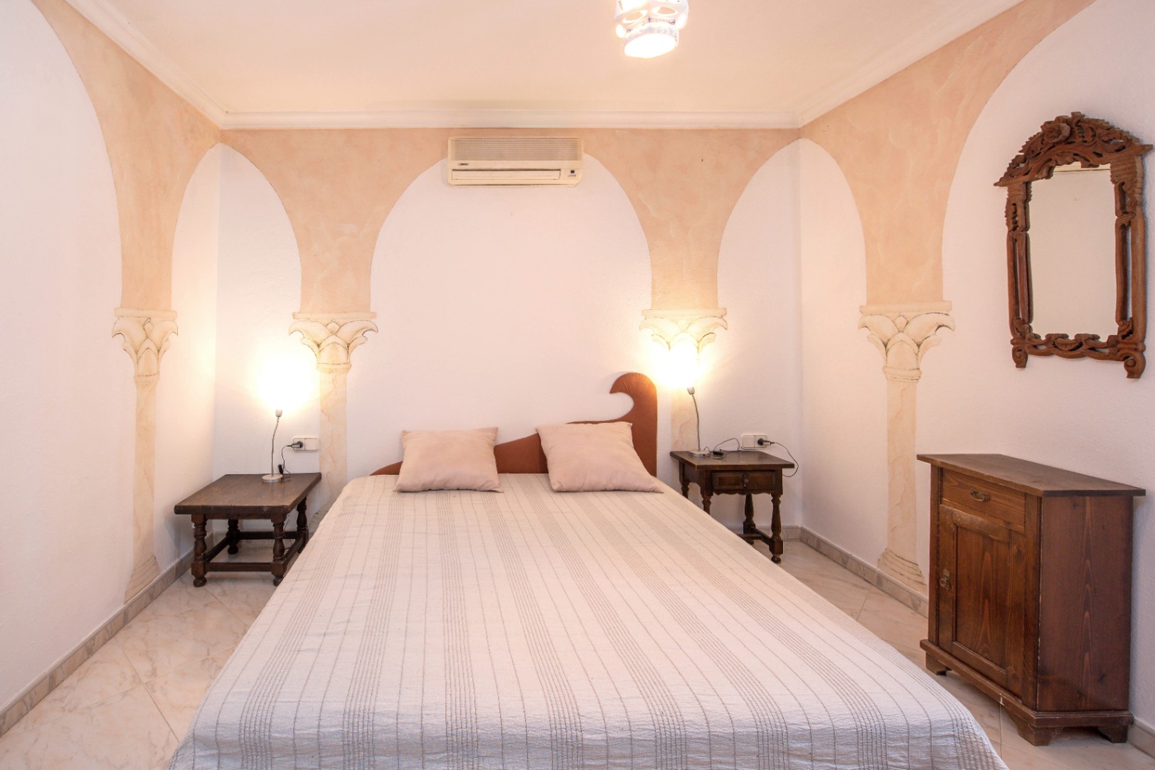 Luxusvilla in Ibiza mit 6 Schlafzimmern und modernem Pool
