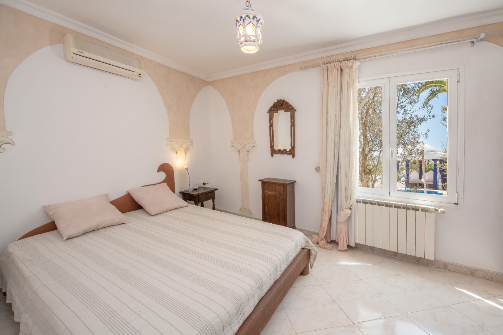 Luxusvilla in Ibiza mit 6 Schlafzimmern und modernem Pool