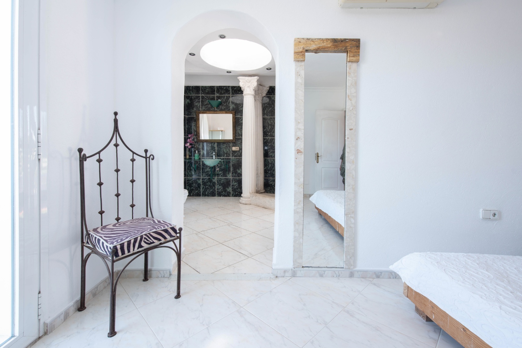 Luxusvilla in Ibiza mit 6 Schlafzimmern und modernem Pool