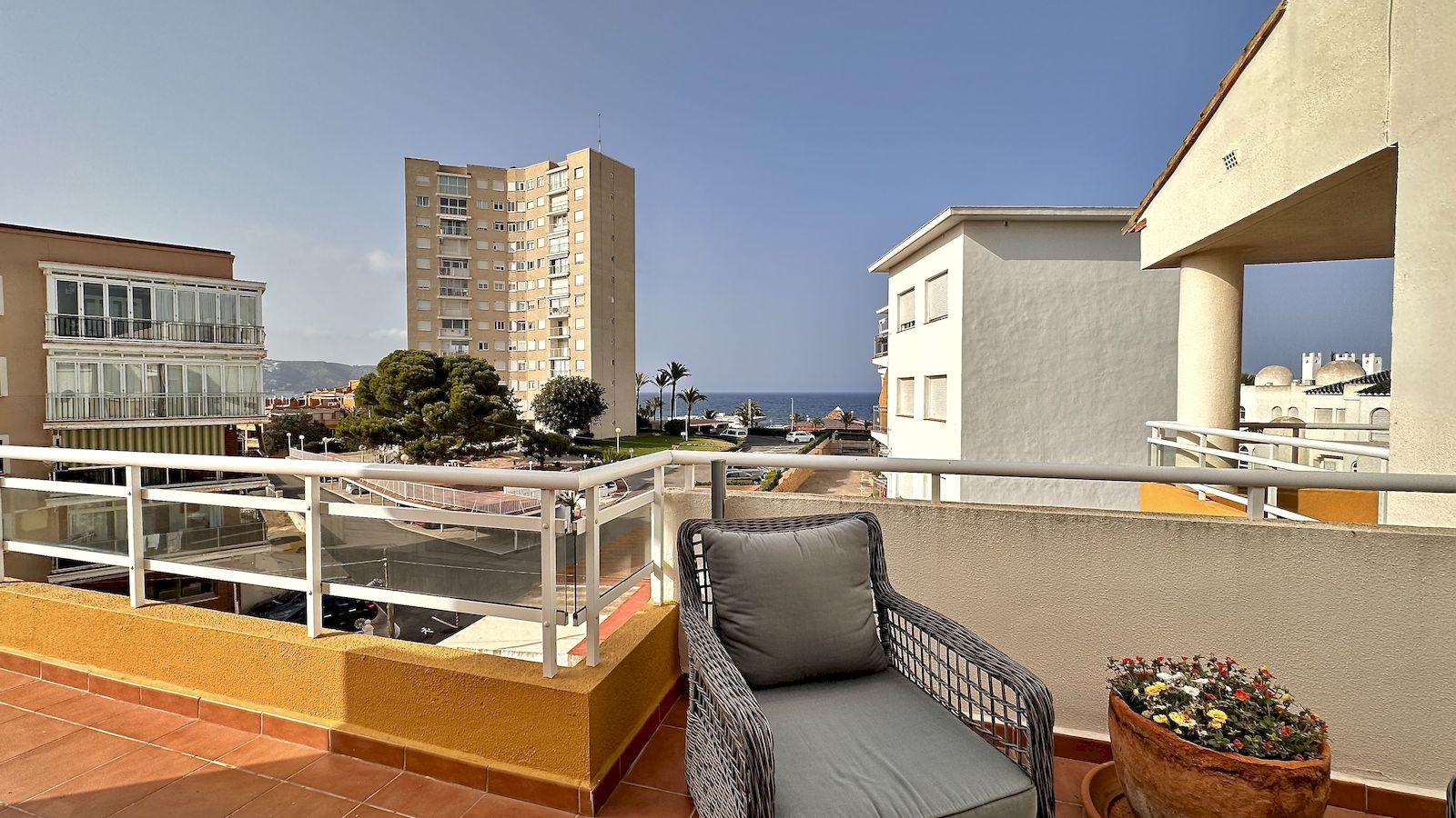 Maisonette-Wohnung zu vermieten mit Meerblick in Playa del Arenal - Javea