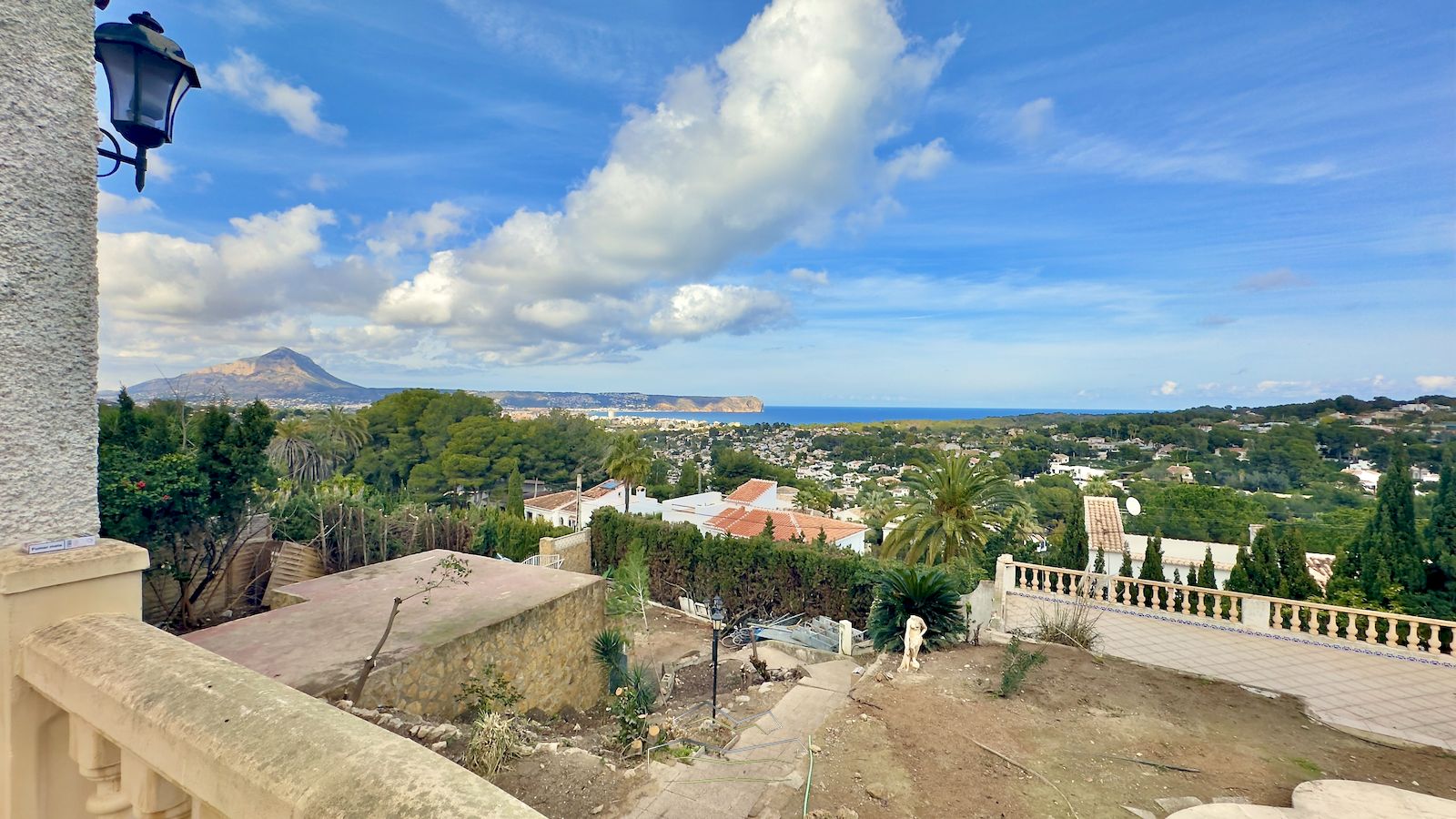 Villa zum Verkauf zum Renovieren mit Meerblick in Javea