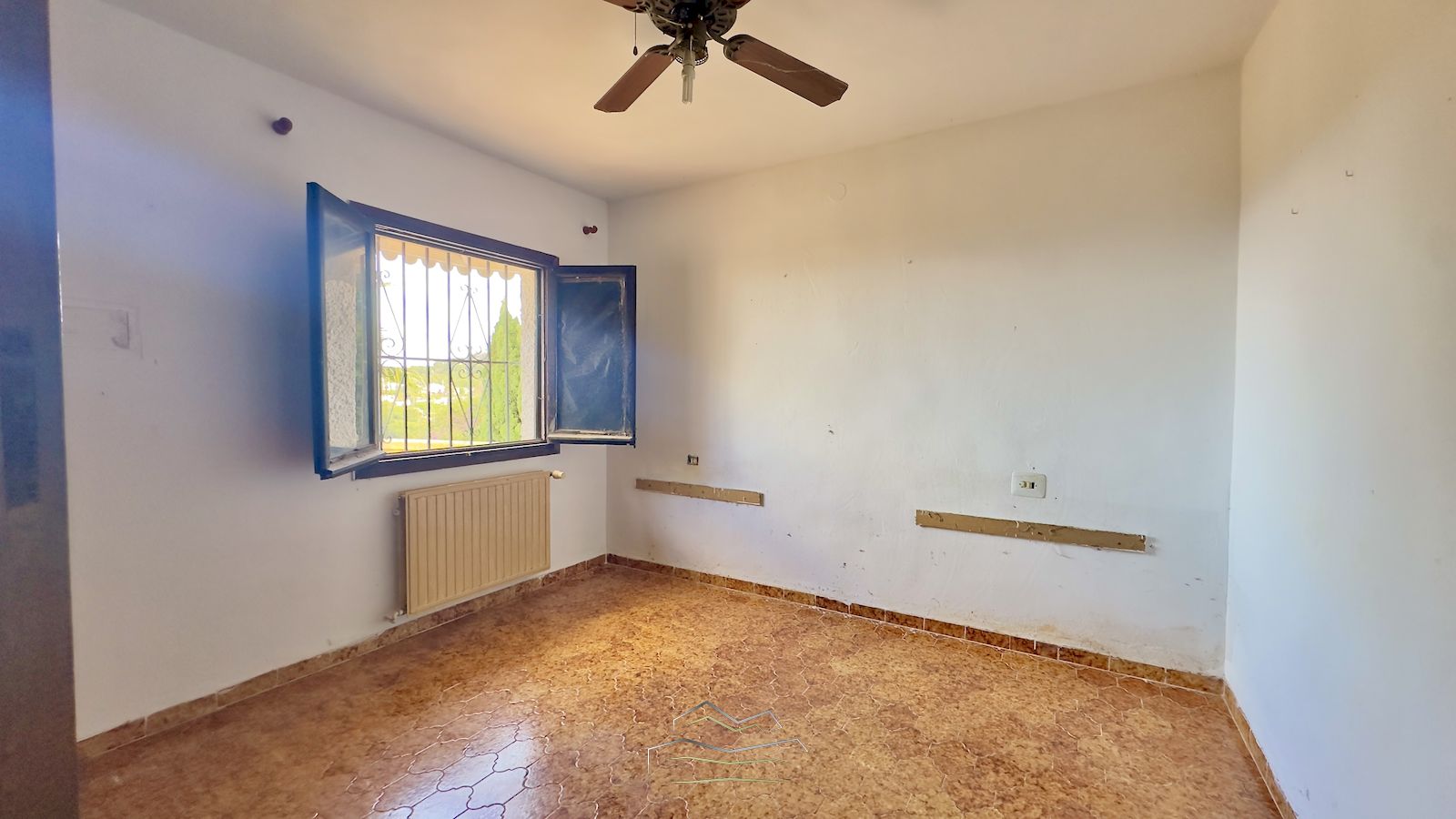 Villa zum Verkauf zum Renovieren mit Meerblick in Javea
