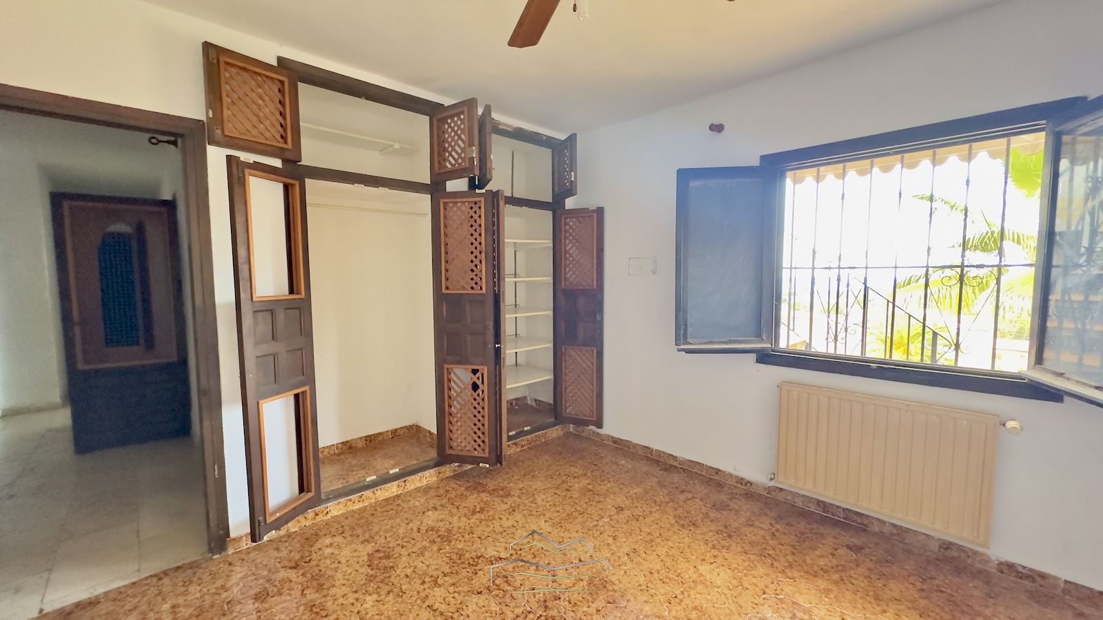 Villa zum Verkauf zum Renovieren mit Meerblick in Javea