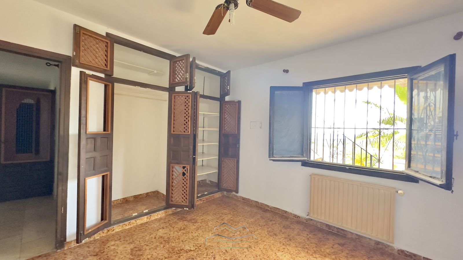 Villa zum Verkauf zum Renovieren mit Meerblick in Javea
