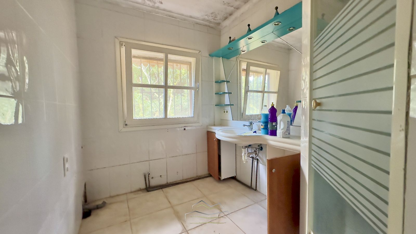 Villa zum Verkauf zum Renovieren mit Meerblick in Javea