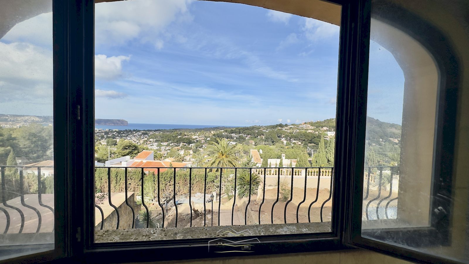 Villa zum Verkauf zum Renovieren mit Meerblick in Javea