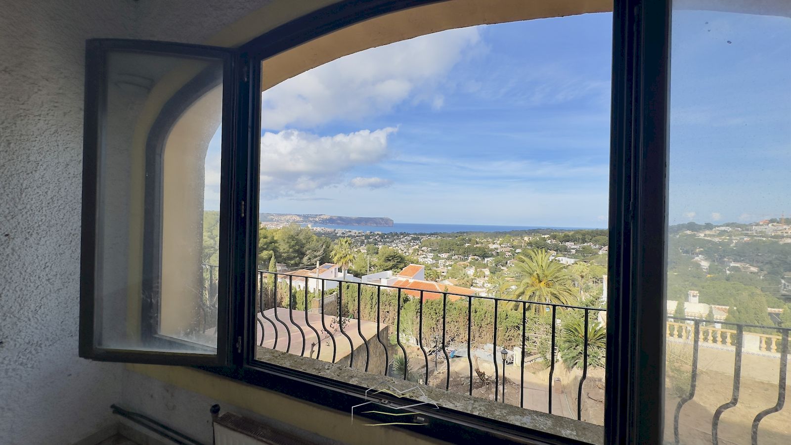 Villa zum Verkauf zum Renovieren mit Meerblick in Javea