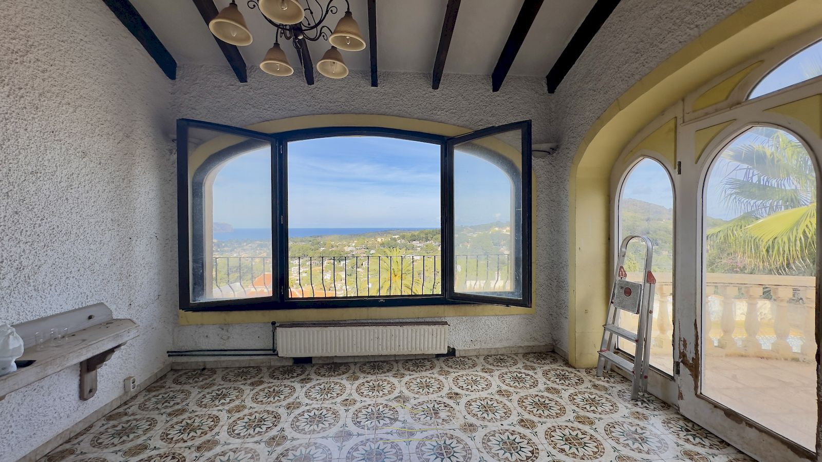 Villa zum Verkauf zum Renovieren mit Meerblick in Javea