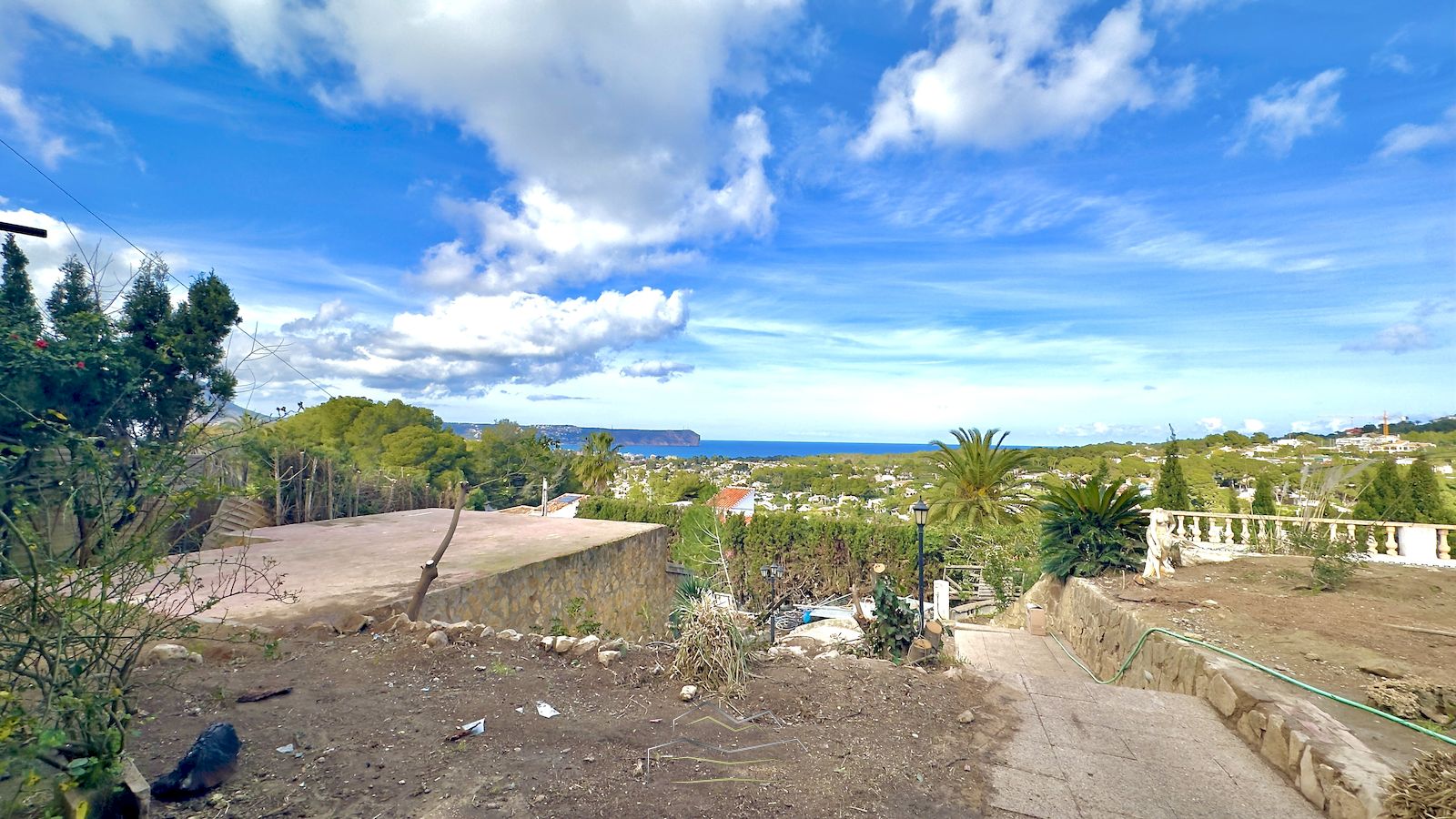 Villa zum Verkauf zum Renovieren mit Meerblick in Javea