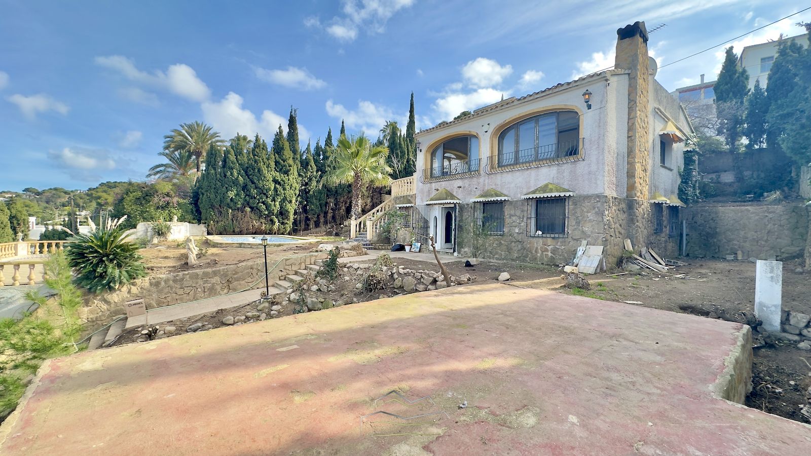 Villa zum Verkauf zum Renovieren mit Meerblick in Javea