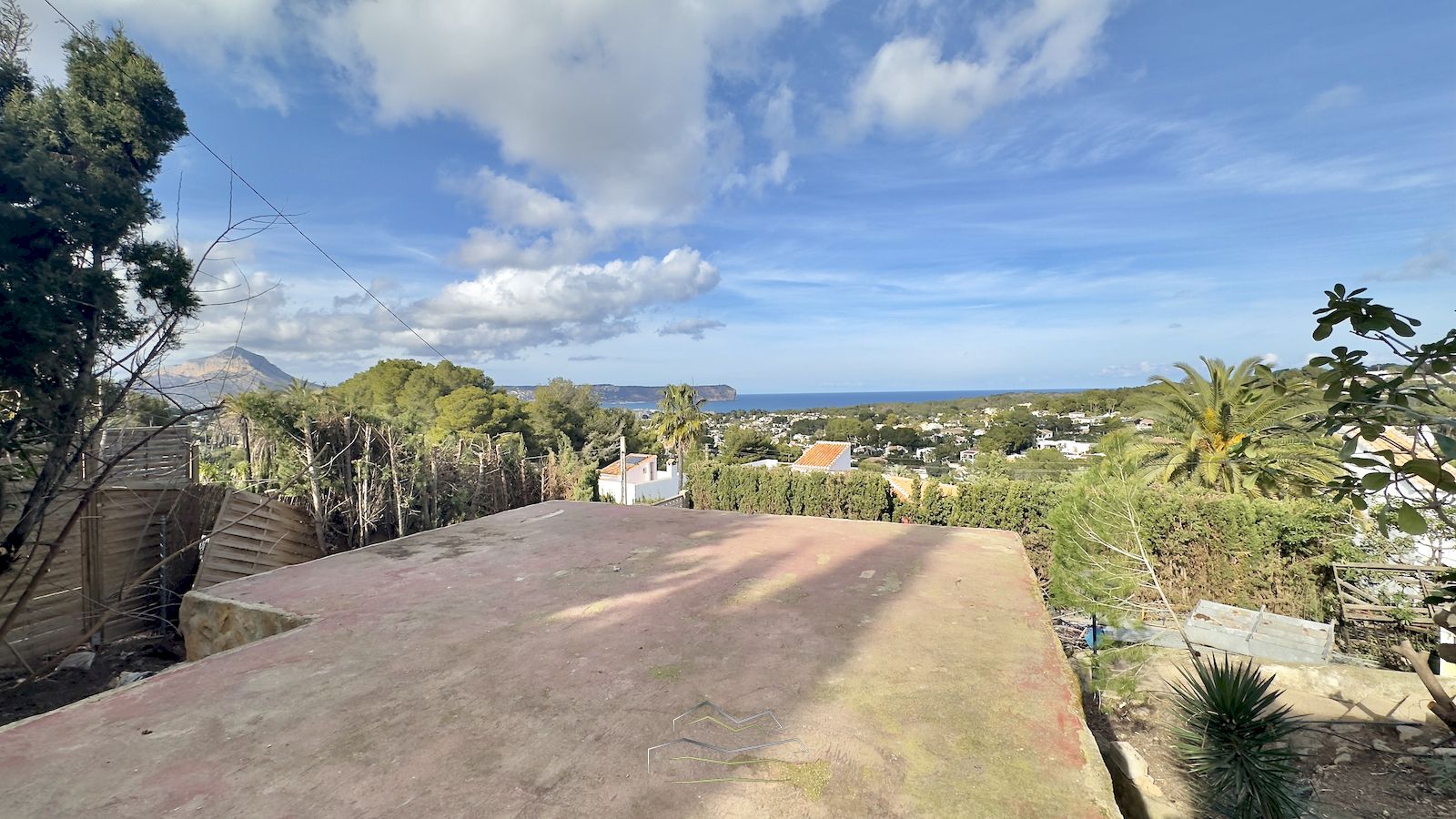 Villa zum Verkauf zum Renovieren mit Meerblick in Javea