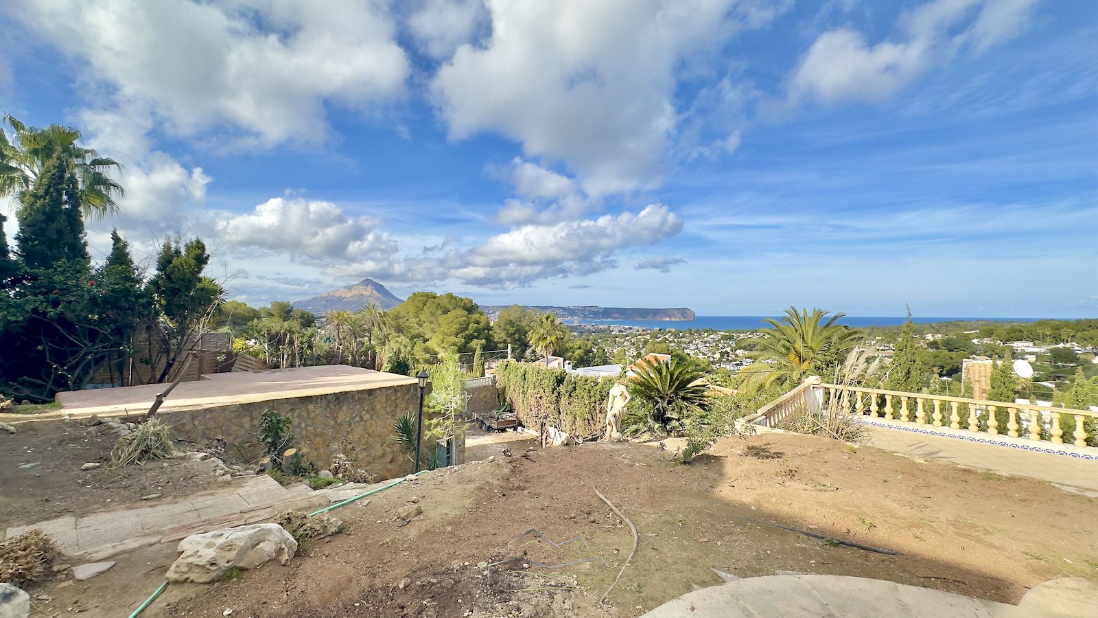 Villa zum Verkauf zum Renovieren mit Meerblick in Javea