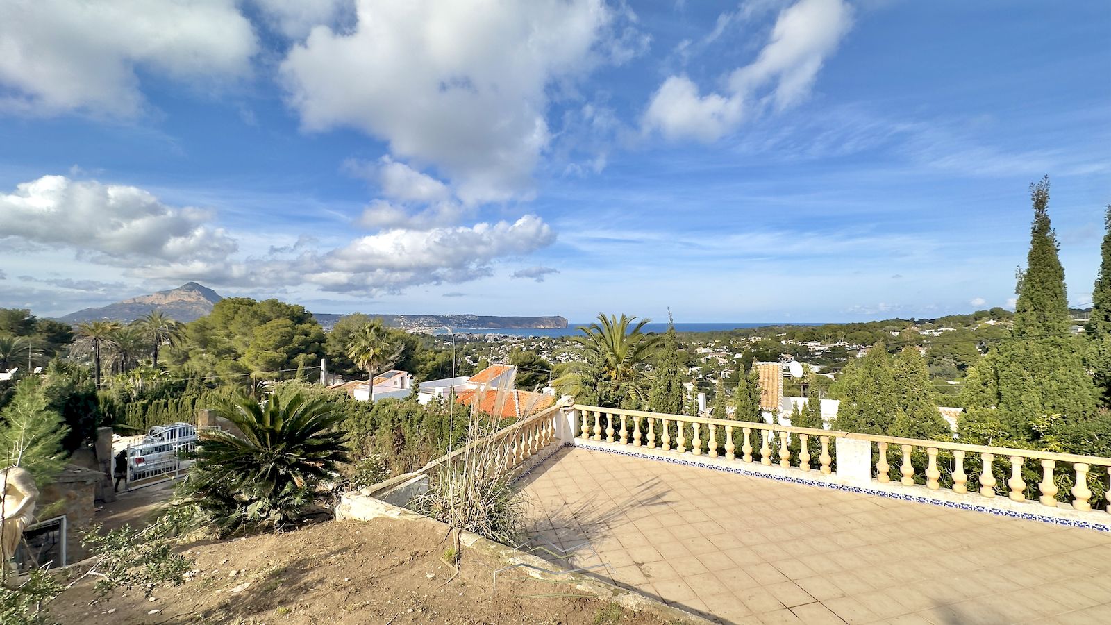 Villa zum Verkauf zum Renovieren mit Meerblick in Javea