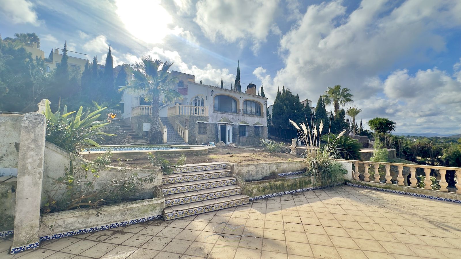 Villa zum Verkauf zum Renovieren mit Meerblick in Javea