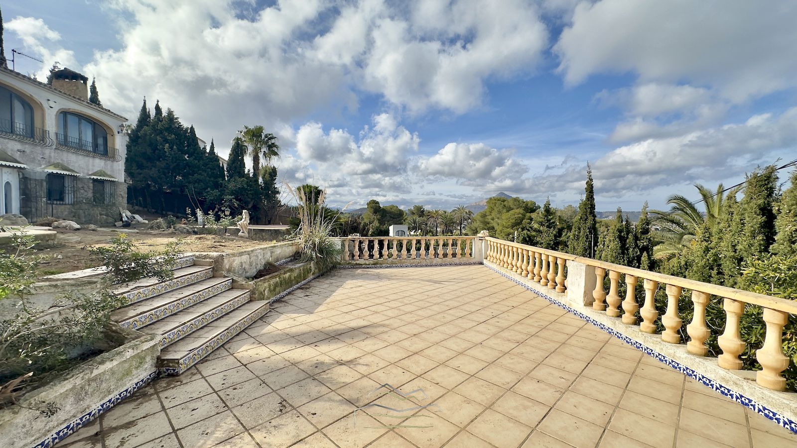 Villa zum Verkauf zum Renovieren mit Meerblick in Javea