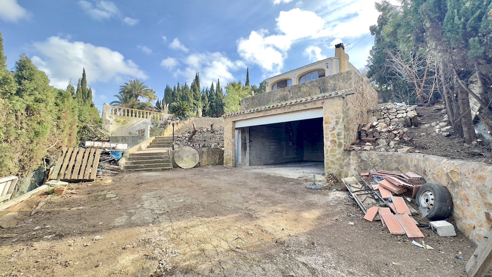 Villa zum Verkauf zum Renovieren mit Meerblick in Javea
