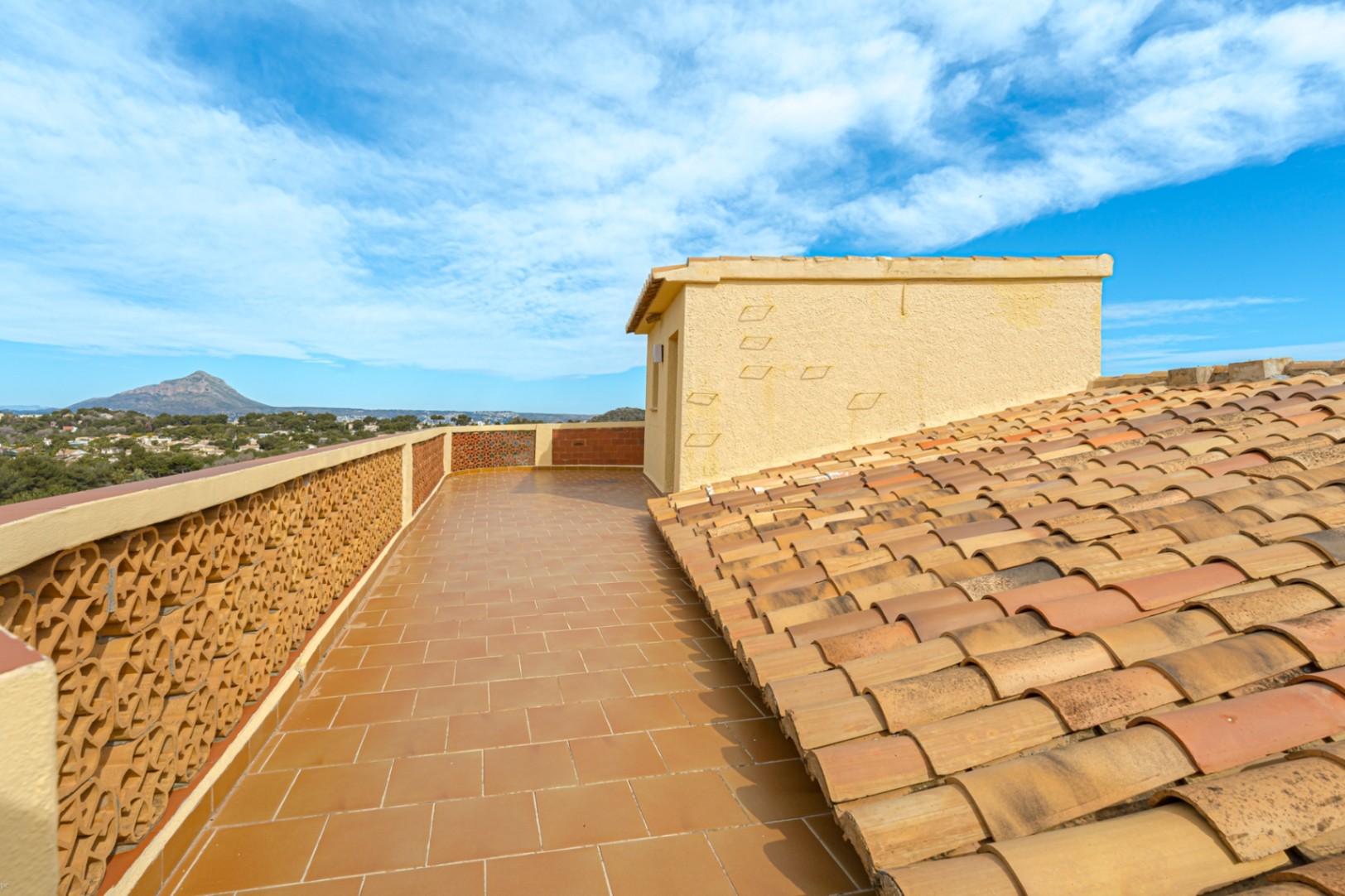 Villa zu verkaufen in Jávea mit beeindruckenden Blick auf den Montgó in Balcón al Mar