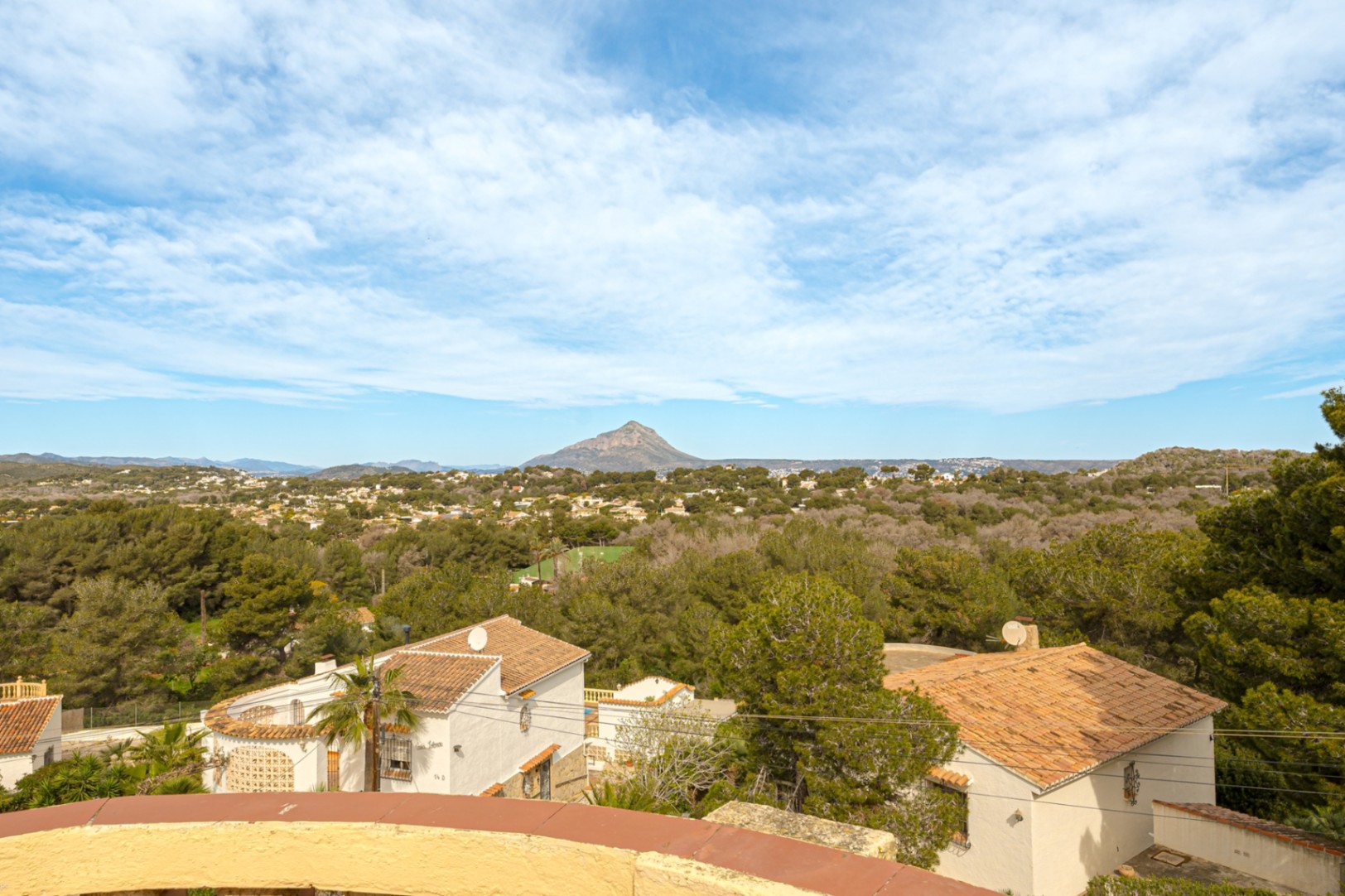 Villa zu verkaufen in Jávea mit beeindruckenden Blick auf den Montgó in Balcón al Mar