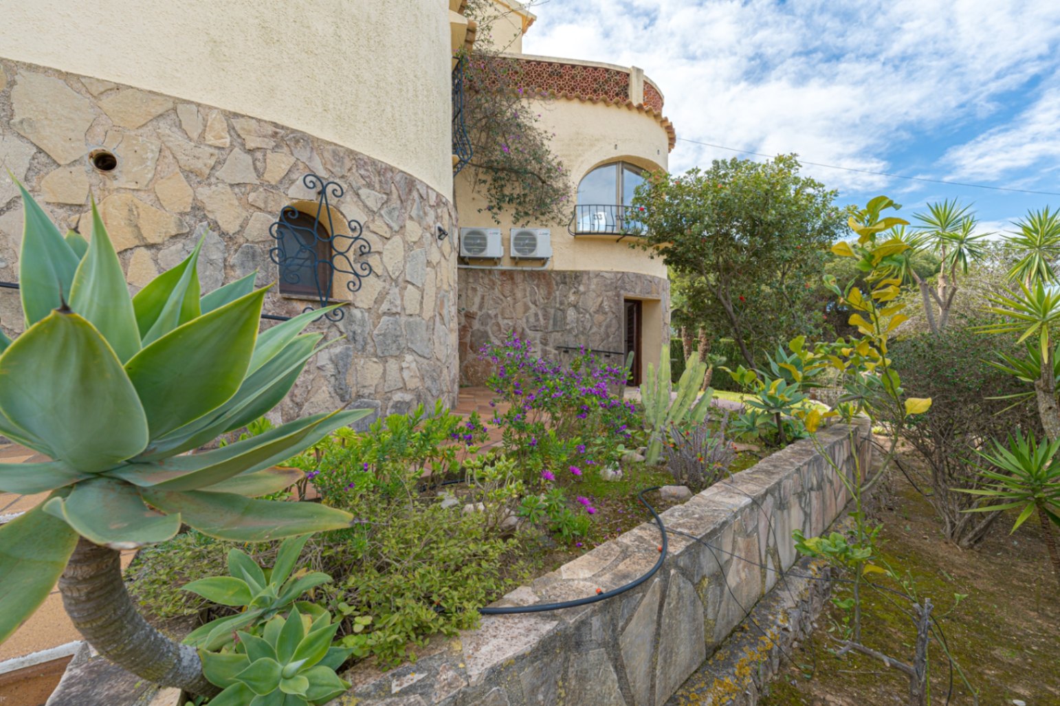 Villa zu verkaufen in Jávea mit beeindruckenden Blick auf den Montgó in Balcón al Mar