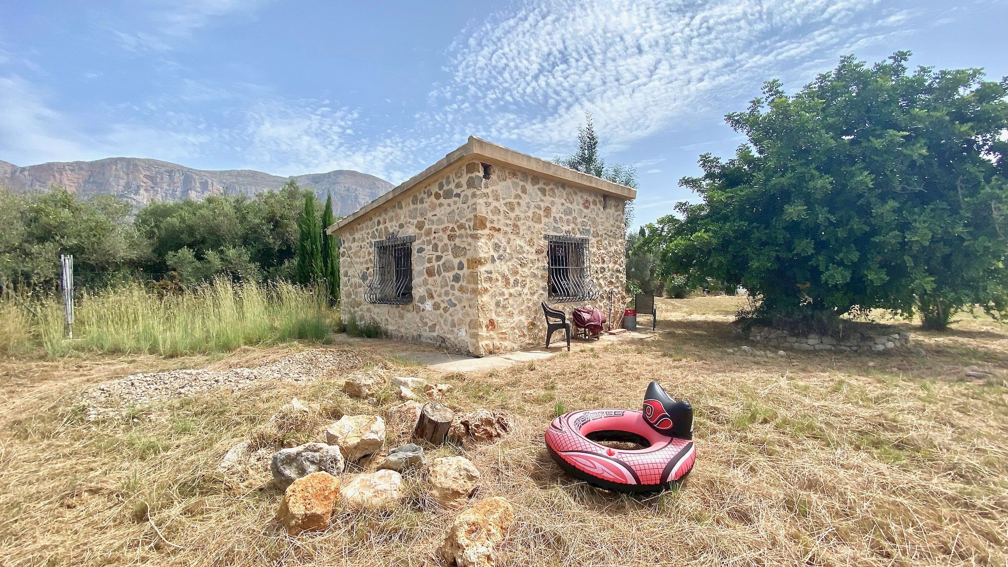 Selbsttragende Finca Rustica zum Verkauf im Montgo-Tal von Javea