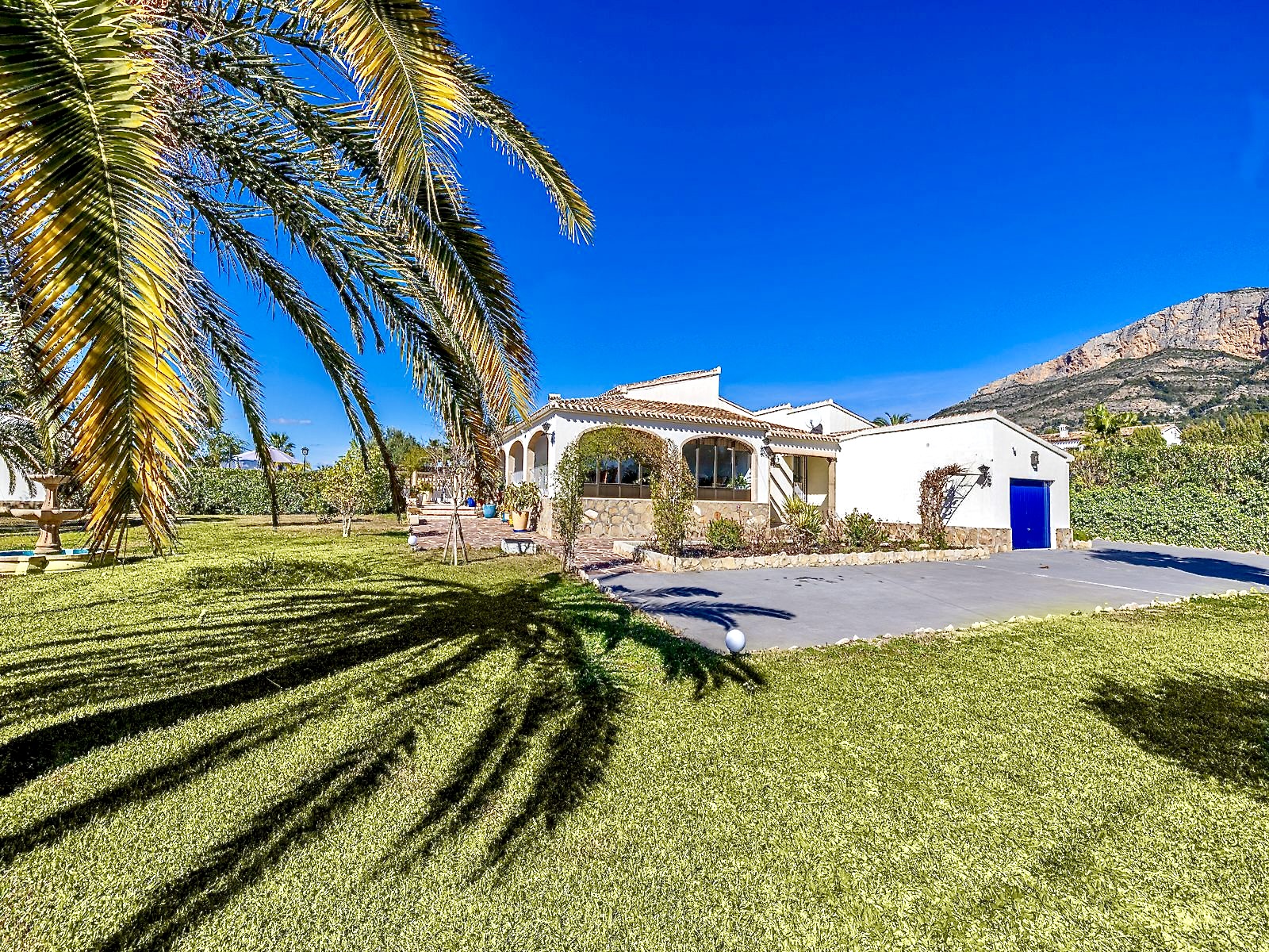 Geräumige Villa zum Verkauf in El Montgo - Javea